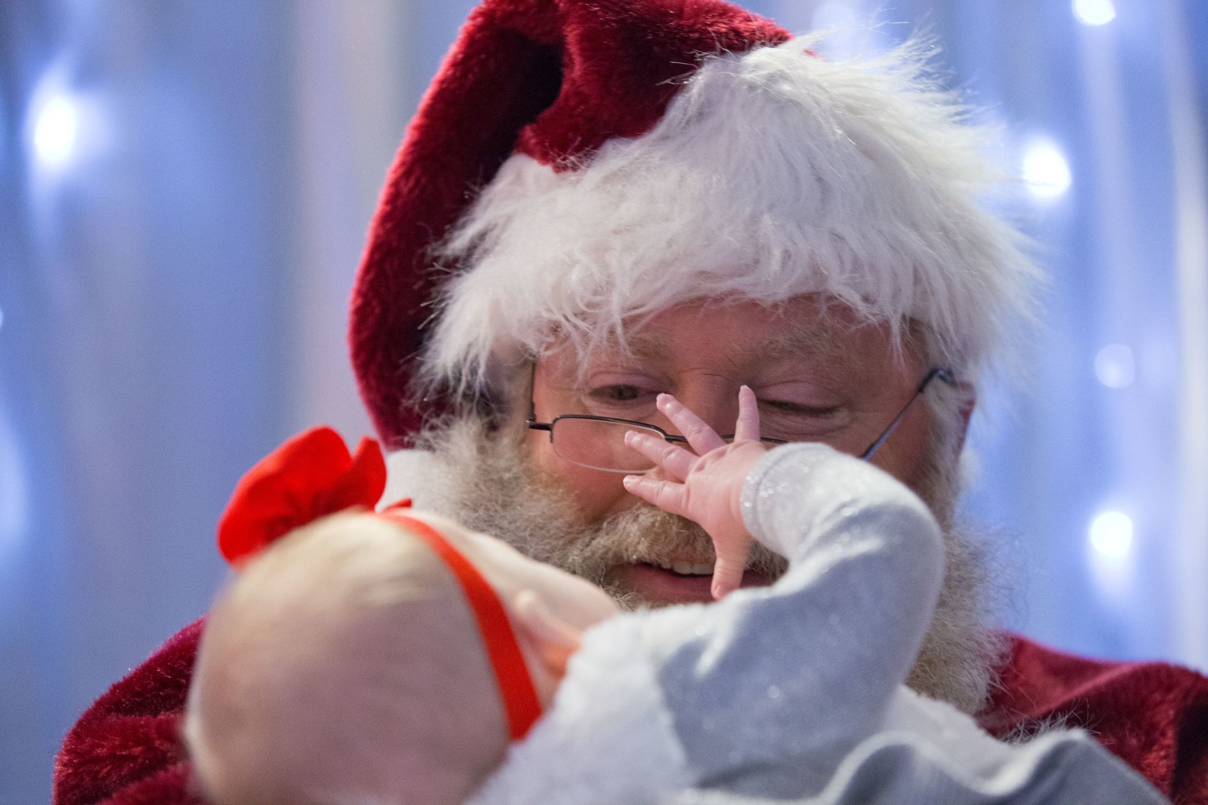 See Santa arrive at Oak View Mall